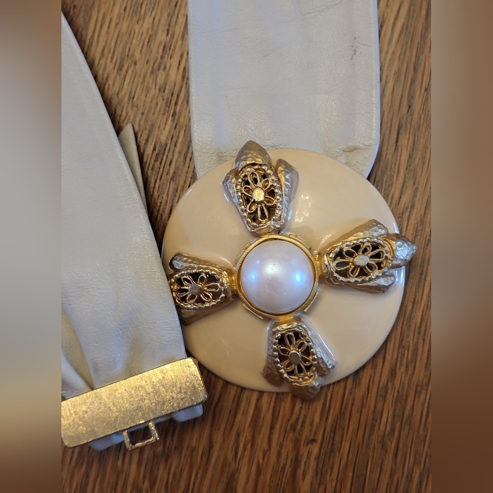Unbranded 80s Ivory Leather Belt With Goldtone And Pearl Cross Buckle - Picture 5 of 7